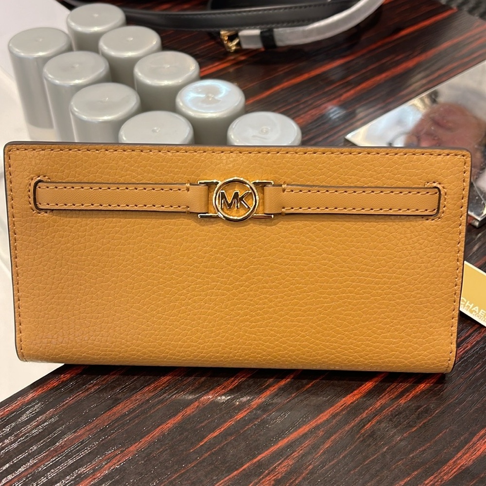 Michael Kors Reed Large Bifold Pebbled Leather Snap Wallet Card Case
Deer
NWT - Picture 6 of 16